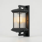 Lumvera - Classic Lantern-Style Outdoor Wall Light